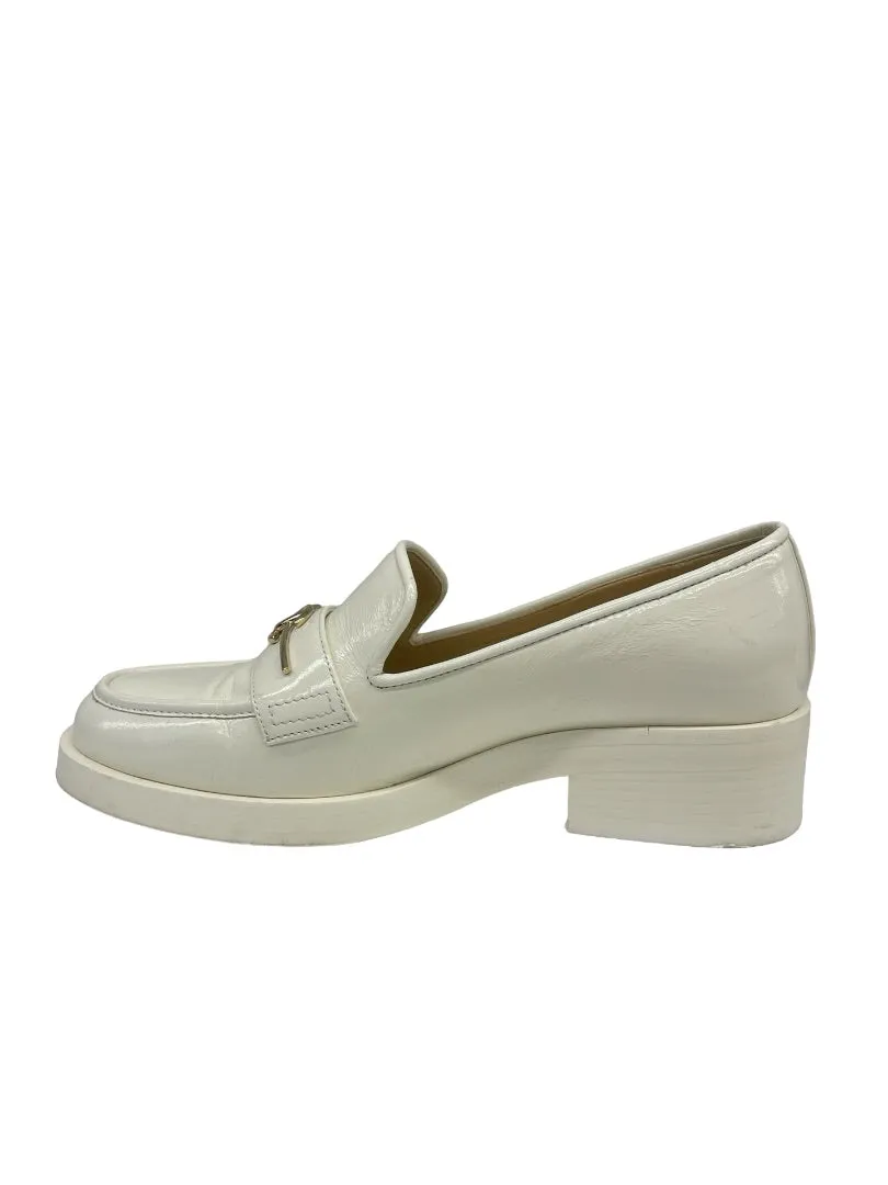 Chanel Cream 2023 Interlocking CC Logo Loafer. Size: 38.5