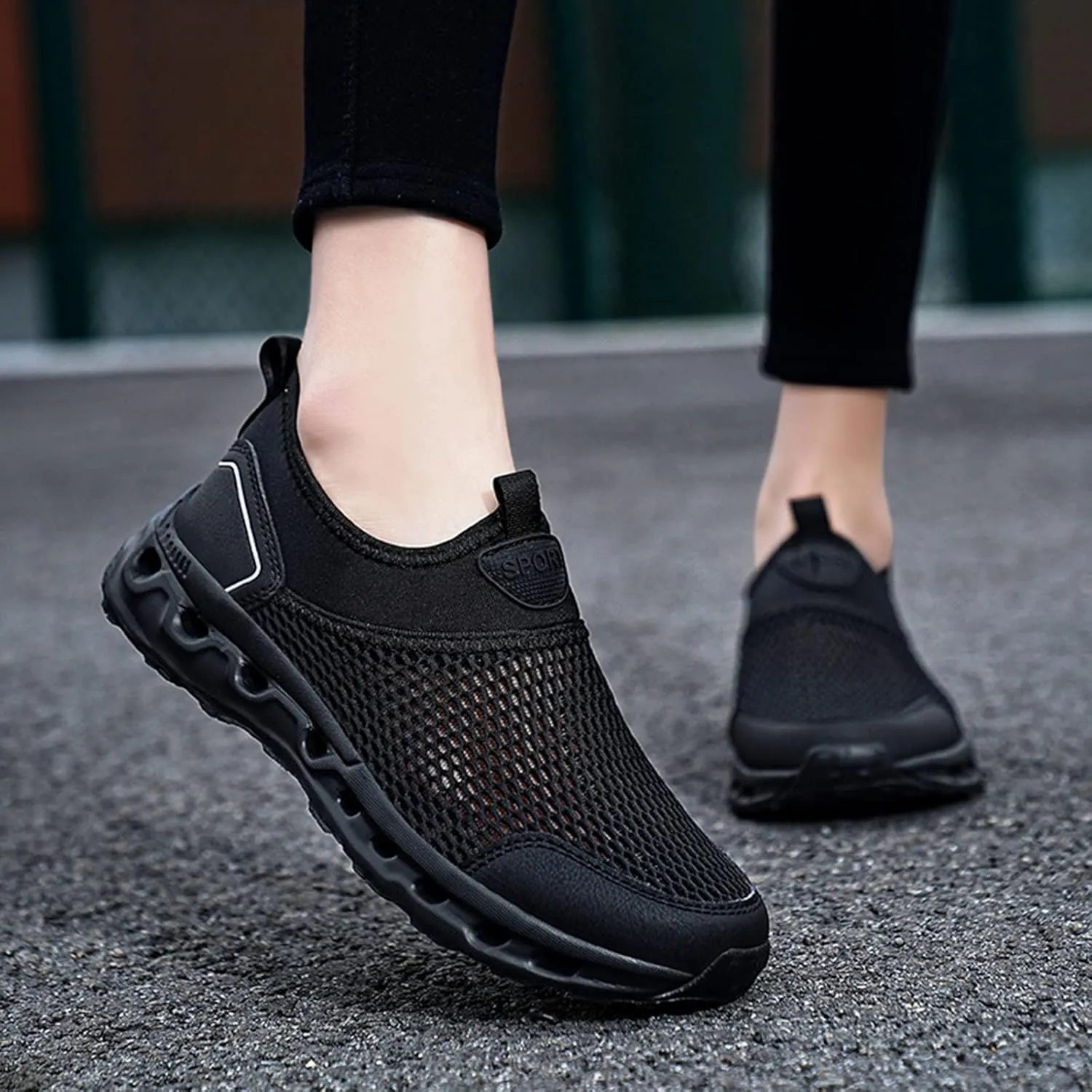 Men's Hollow Mesh Sports Shoes Fashion Breathable Beach Shoes Comfortable Non Slip Soft Flat Elderly Shoe